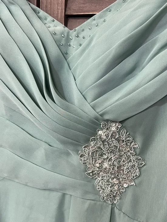 NWT Mint Green Chiffon Hi-Low Dress | Beaded Waist Formal Mother of the Bride - Picture 3 of 11